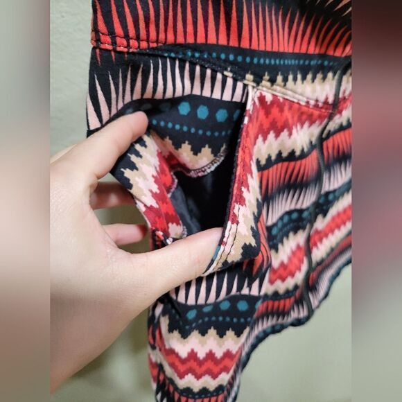 H&M divided geometric print skirt - Picture 4 of 6